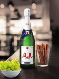 MM Extra Sekt Trocken -Getränkeladen 4504070121 4011900800108 03.jpg